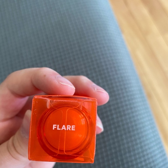 Milk glow oil lip and cheek - Picture 2 of 2